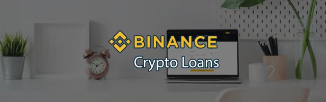 Een bureau met een laptop waar de pagina van crypto loan van Binance is geladen. Daarvoor staat het logo van Binance met de tekst "crypto loans".