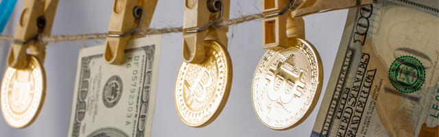 Cryptomunten en geldbiljetten hangen aan de waslijn om te drogen