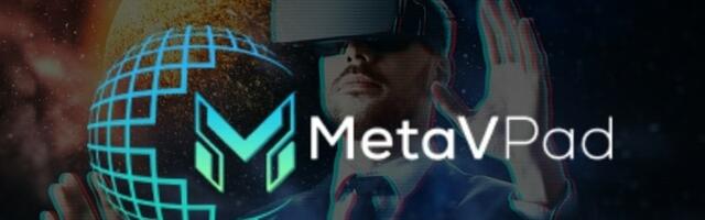 Het logo en de bedrijfsnaam van MetaVPad, met op de achtergrond een man die zich waant in de metaverse.