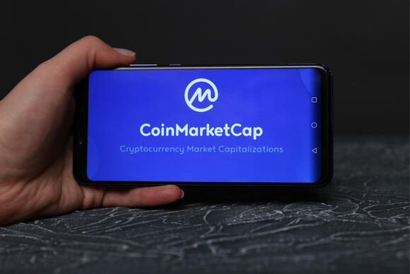 Mobiele telefoon met CMC logo en naam