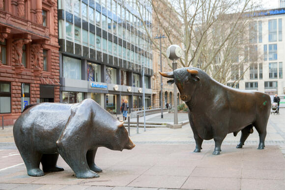Bull and bear standbeelden in Frankfurt am main