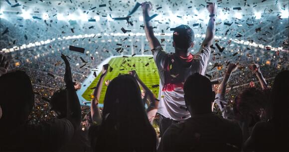 Voetbal fans met crypto fan tokens