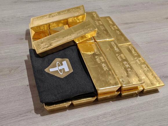 Tether Gold in combinatie met fysieke goudbaren.