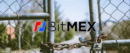 Bitmex logo met een gesloten hek op de achtergrond