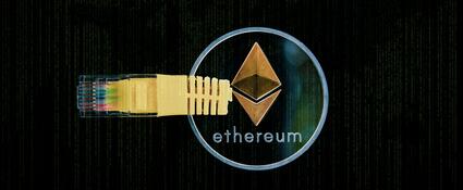 Ethereum logo met ethernet-kabel op een zwarte achtergrond